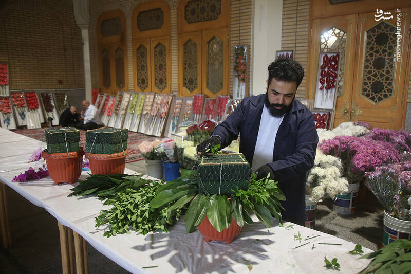 عکس/ گل‌آرایی ضریح حضرت معصومه(س)