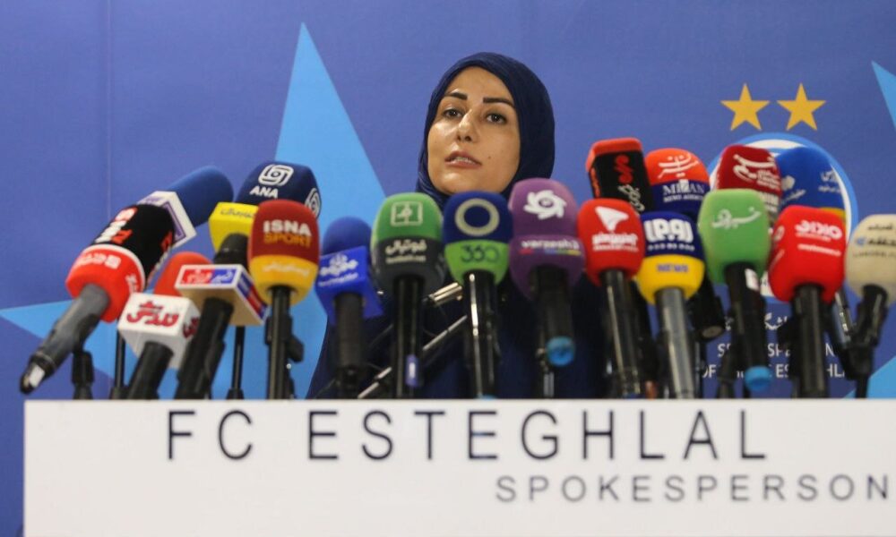 اولین جنجال خانم سخنگو در باشگاه استقلال! اولین جنجال خانم سخنگو در باشگاه استقلال!