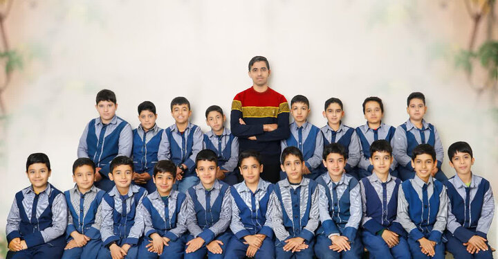 معلمی نمونه که تمام جایزه خود را برای مدرسه‌سازی اهدا کرد
