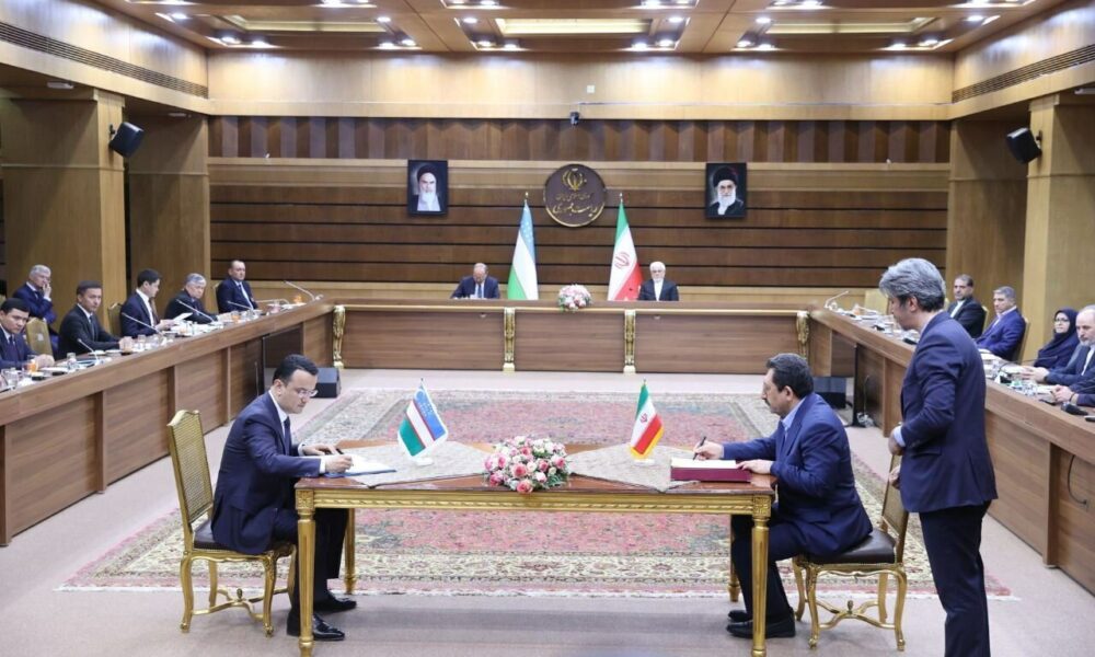 ایران و ازبکستان ۴ سند همکاری مشترک امضا کردند ایران و ازبکستان ۴ سند همکاری مشترک امضا کردند