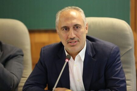 تجارت غیرنفتی ۱۳۰ میلیارد دلاری شد / بانک مرکزی باید مسئول مستقیم نظامات ارزی کشور باشد