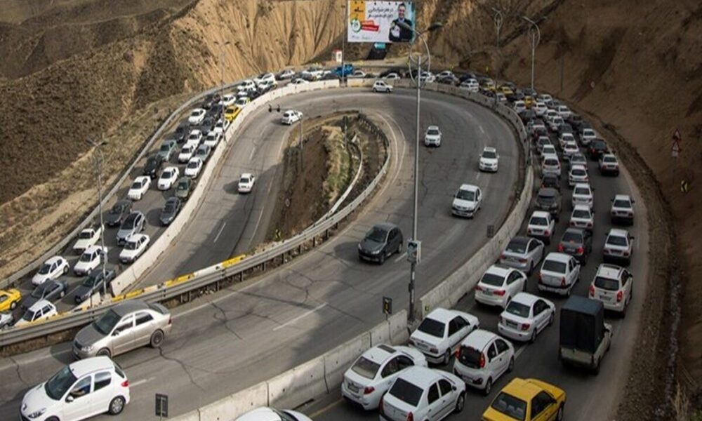 عبور ممنوع! این جاده تا آخر اردیبهشت مسدود شد! عبور ممنوع! این جاده تا آخر اردیبهشت مسدود شد!
