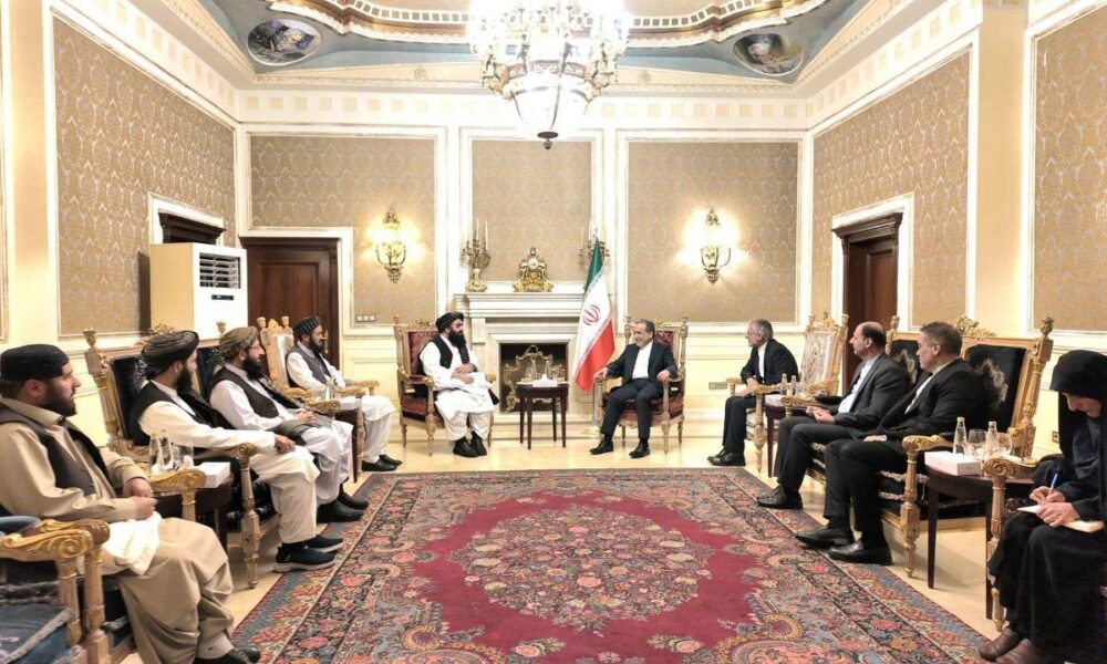 سرپرست وزارت خارجه افغانستان با عراقچی دیدار کرد سرپرست وزارت خارجه افغانستان با عراقچی دیدار کرد