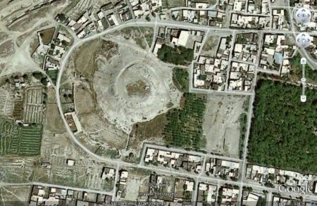 زخم ناسور بر پیکر میراث فرهنگی؛ ارگ نادری جولانگاه معتادان شد زخم ناسور بر پیکر میراث فرهنگی؛ ارگ نادری جولانگاه معتادان شد