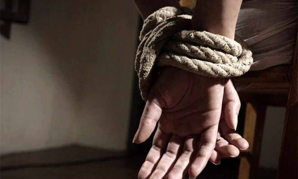سناریوی هولناک گروگانگیری؛ مرد مهاجم در تیراندازی کشته شد! سناریوی هولناک گروگانگیری؛ مرد مهاجم در تیراندازی کشته شد!