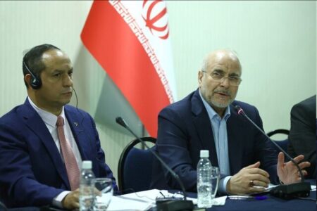 اجرای قانون تجارت آزاد و حل مشکلات بانکی بخش خصوصی ایران و ونزوئلا را پیگیری خواهیم کرد