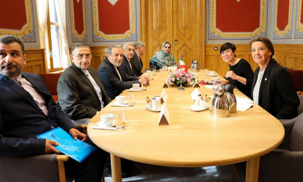 عراقچی با رئیس کمیسیون سیاست خارجی و دفاعی پارلمان نروژ دیدار کرد عراقچی با رئیس کمیسیون سیاست خارجی و دفاعی پارلمان نروژ دیدار کرد