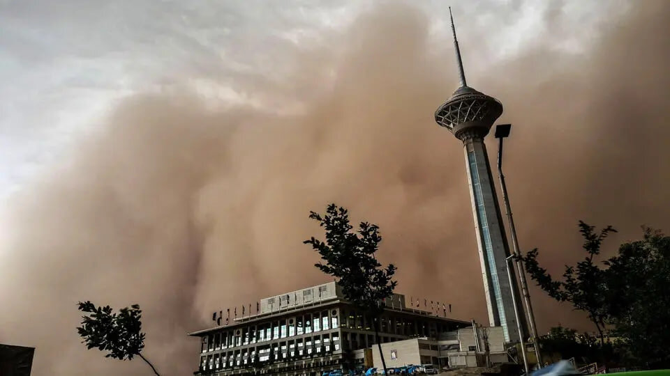 هواشناسی اطلاعیه داد: وزش باد و گردوخاک شدید تهران را محاصره می‌کند