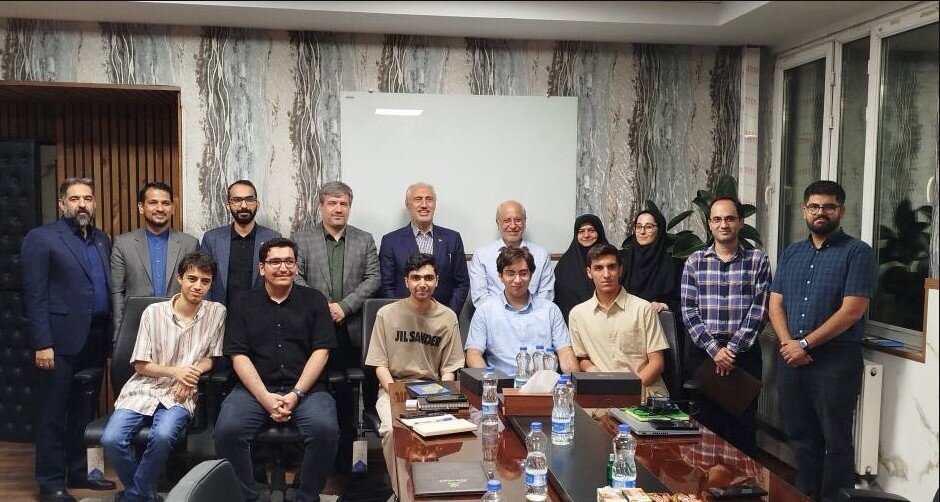 قهرمان امروز کسی است که اوضاع اقتصاد کشور را بهتر کند قهرمان امروز کسی است که اوضاع اقتصاد کشور را بهتر کند