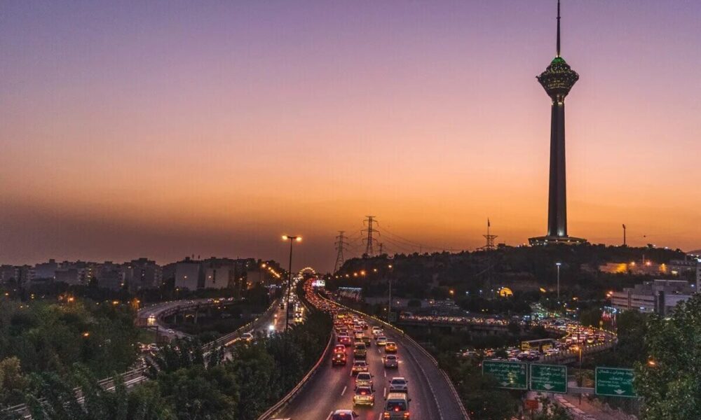 تهران در روزهای آینده میزبان باد شدید، باران و صاعقه می‌شود
