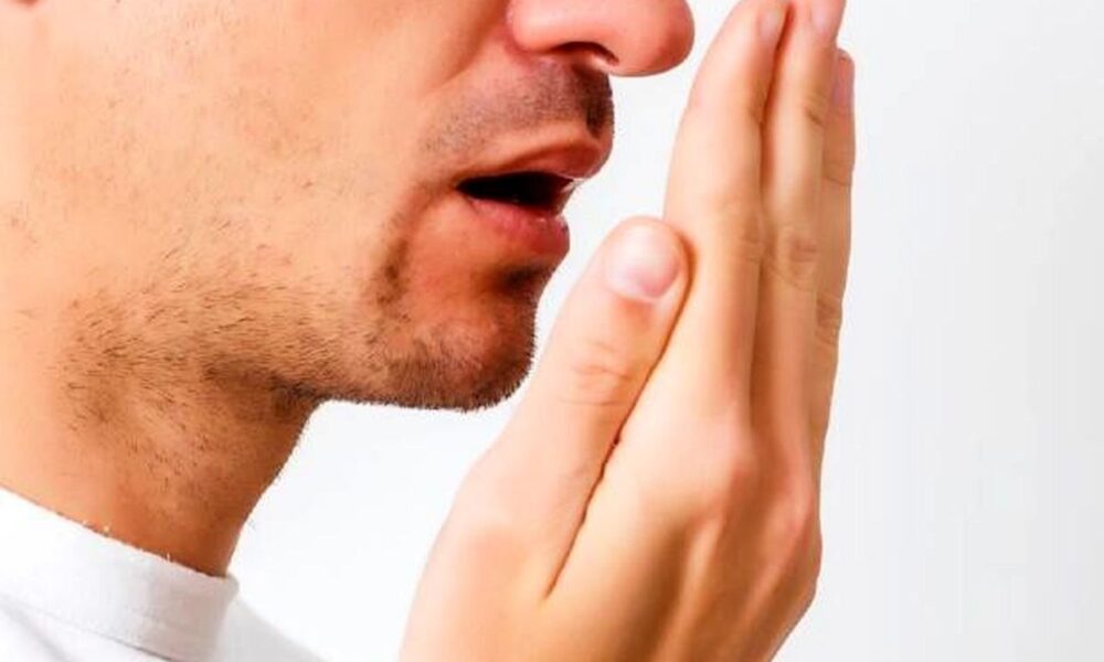 چگونه از بوی بد دهان خلاص شویم؟ چگونه از بوی بد دهان خلاص شویم؟