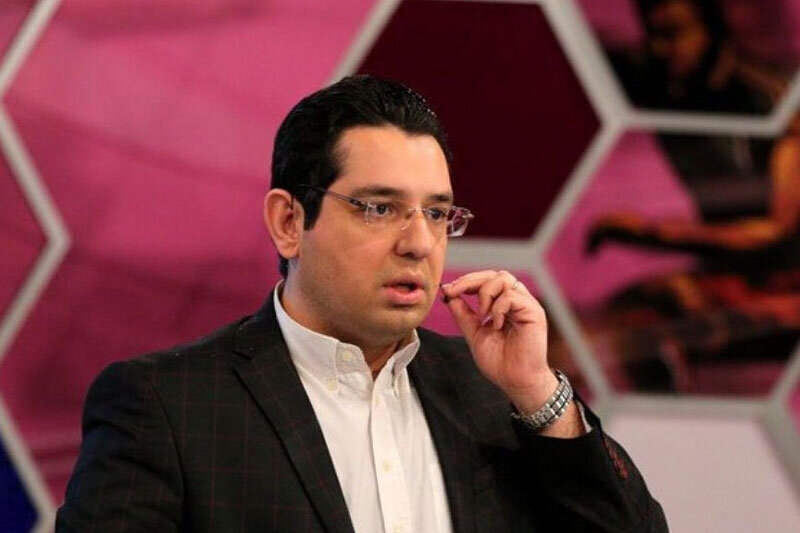 کنایه تند محمدرضا احمدی به دروازه‌بان استقلال: با این سن و سال نمی‌توانی توپ را جمع کنی! +ویدیو