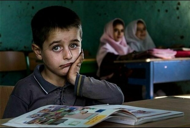 این کار به نظام آموزشی ضربه می‌زند
