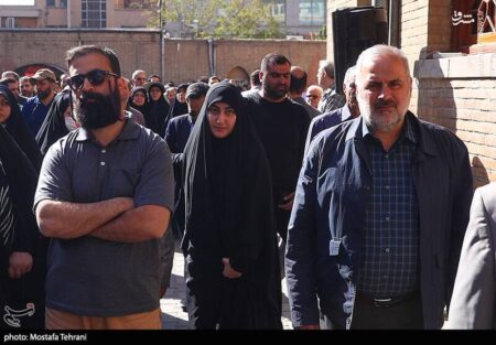 عکس/ حضور زینب سلیمانی در مراسم تشییع محمد کاسبی