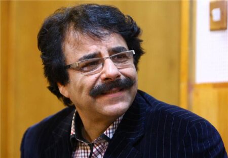 علیرضا افتخاری در سوگ مادر
