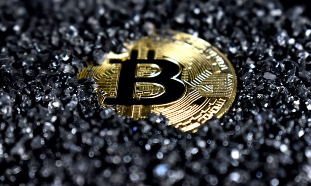 بیت‌کوین در سقوط و طلا در اوج