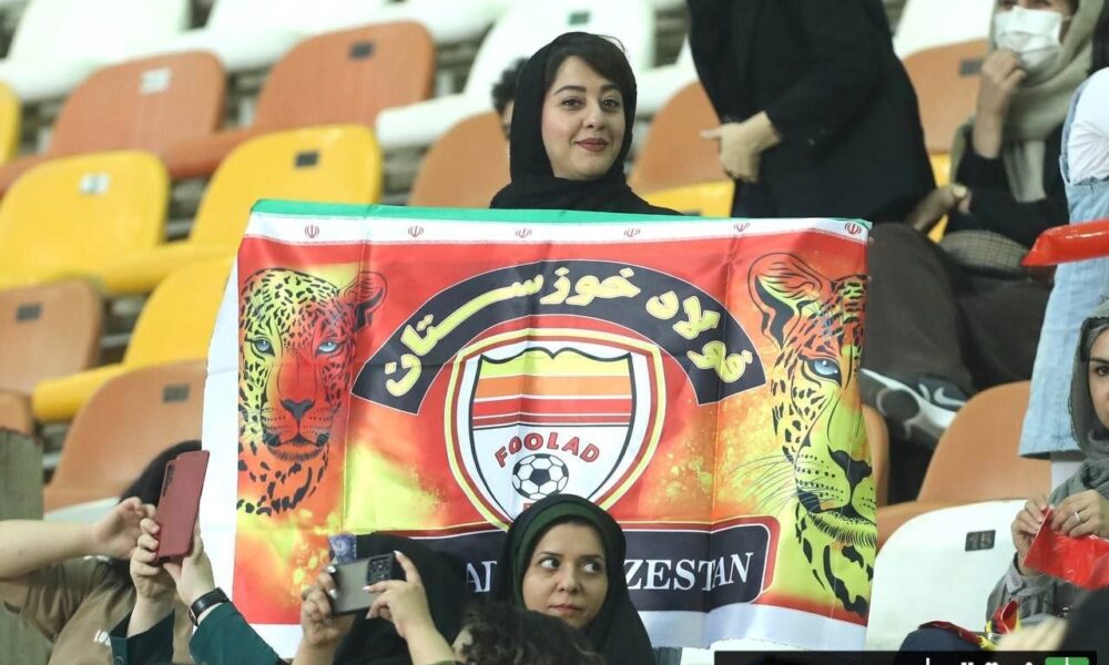اتفاق تاریخی در لیگ برتر؛ زنان اهوازی برای اولین بار وارد استادیوم شدند +تصاویر