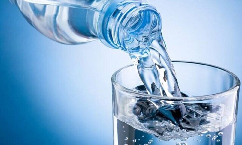 نوشیدن بیش از حد آب چه بلایی سر بدن می‌آورد؟