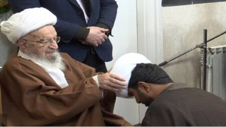 عمامه گذاری طلاب جوان قم در روز میلاد امام علی(ع) عمامه گذاری طلاب جوان قم در روز میلاد امام علی(ع)
