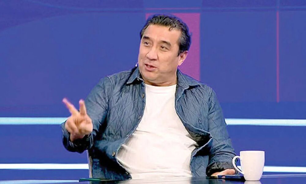 خداداد عزیزی در برابر خبرنگاران به التماس افتاد؛ به ما رحم کنید خداداد عزیزی در برابر خبرنگاران به التماس افتاد؛ به ما رحم کنید