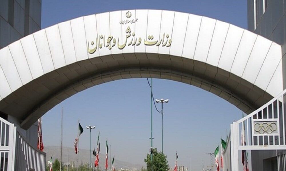 سیاسی‌کاران را از ورزش دور کنید