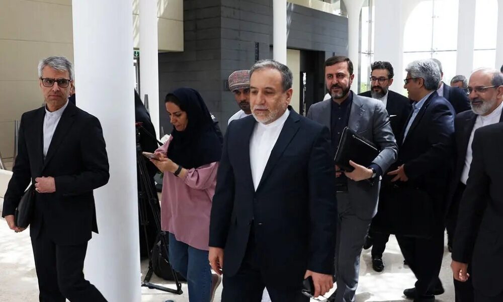عزیمت تیم مذاکره کننده ایرانی به سمت محل مذاکرات/ آغاز دور بعدی تا دقایق دیگر عزیمت تیم مذاکره کننده ایرانی به سمت محل مذاکرات/ آغاز دور بعدی تا دقایق دیگر