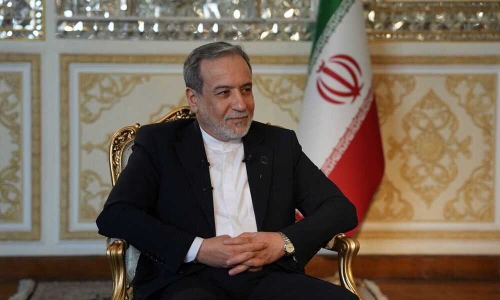 عراقچی: مقاومت ۴۰ روزه در وهله اول مدیون جانفشانی نیروهای مسلح و همراهی مردم است