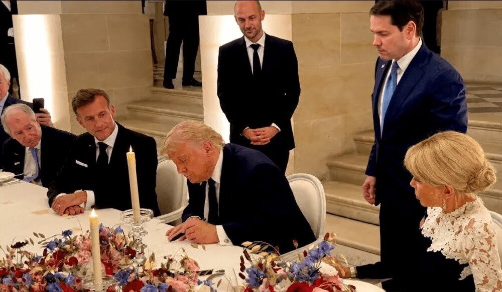 قانونگذار ارشد آمریکایی: با ایران سند تسلیم امضا کردیم قانونگذار ارشد آمریکایی: با ایران سند تسلیم امضا کردیم
