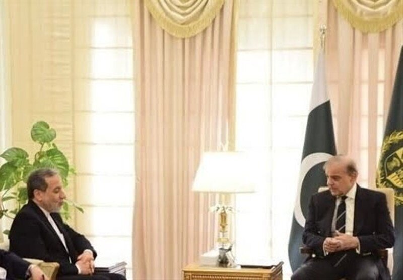 عراقچی با نخست وزیر و رئیس جمهور پاکستان دیدار کرد