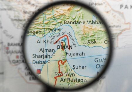 عمان از اخذ هزینه برای خدمات دریایی در تنگه هرمز حمایت کرد