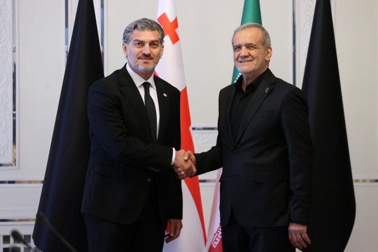 دشمنان تصور می‌کردند با حمله نظامی ایران دچار فروپاشی می‌شود، اما اتحاد ملت ما بیشتر شد