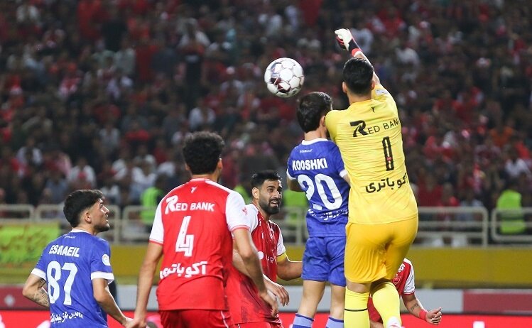 این پرسپولیس هنوز مدعی قهرمانی نیست