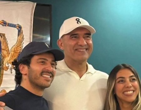 عکس یادگاری احمدرضا عابدزاده با دخترش!