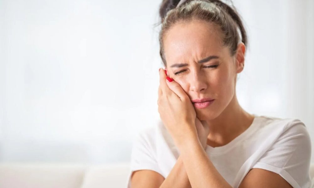 وقتی دندان درد دارید و دندانپزشک در دسترس نیست چه کنیم؟
