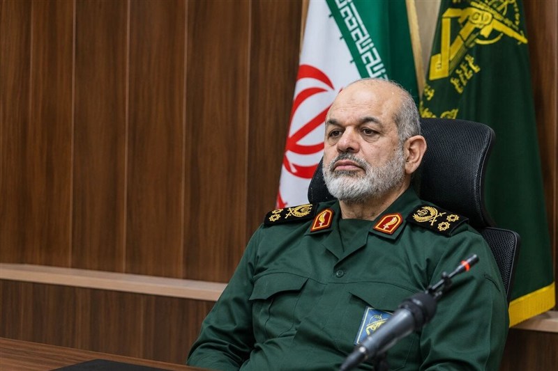 سرلشکر وحیدی: هیچ قدرت فرامنطقه‌ای حق دخالت در تنگه هرمز ندارد - تسنیم