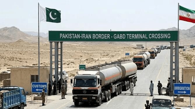 پاکستان گذرگاه مرزی گبد–ریمدان با ایران را پس از یک هفته توقف بازگشایی کرد  - خبرآنلاین