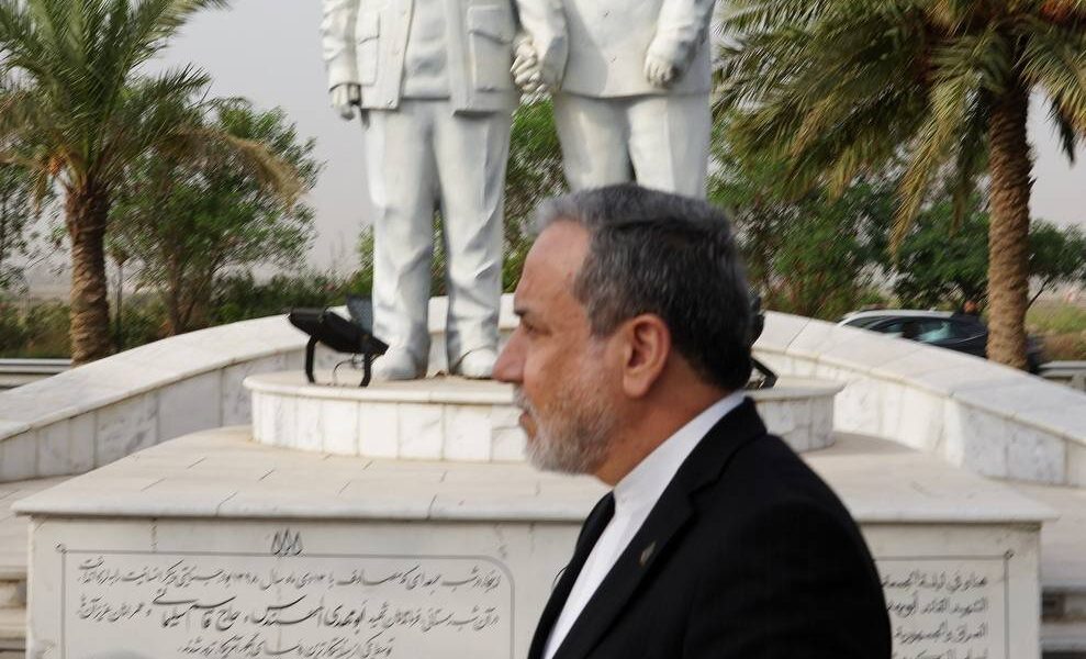 ادای احترام وزیر امور خارجه به یادبود فرماندهان شهید مقاومت