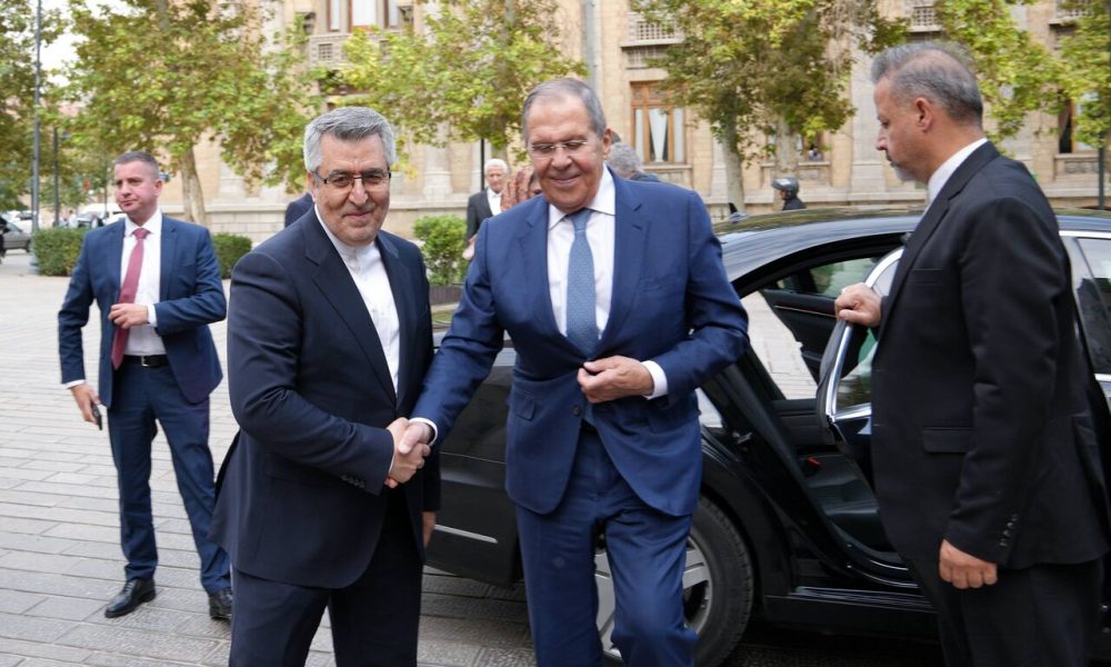 پشت پرده سفر لاوروف به تهران | تحویل اورانیوم به روسیه راه را برای جنگ دوباره باز میکند؟